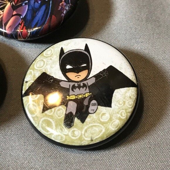 DC Comics Collectible Buttons Lot of 3 - Picture 3 of 5